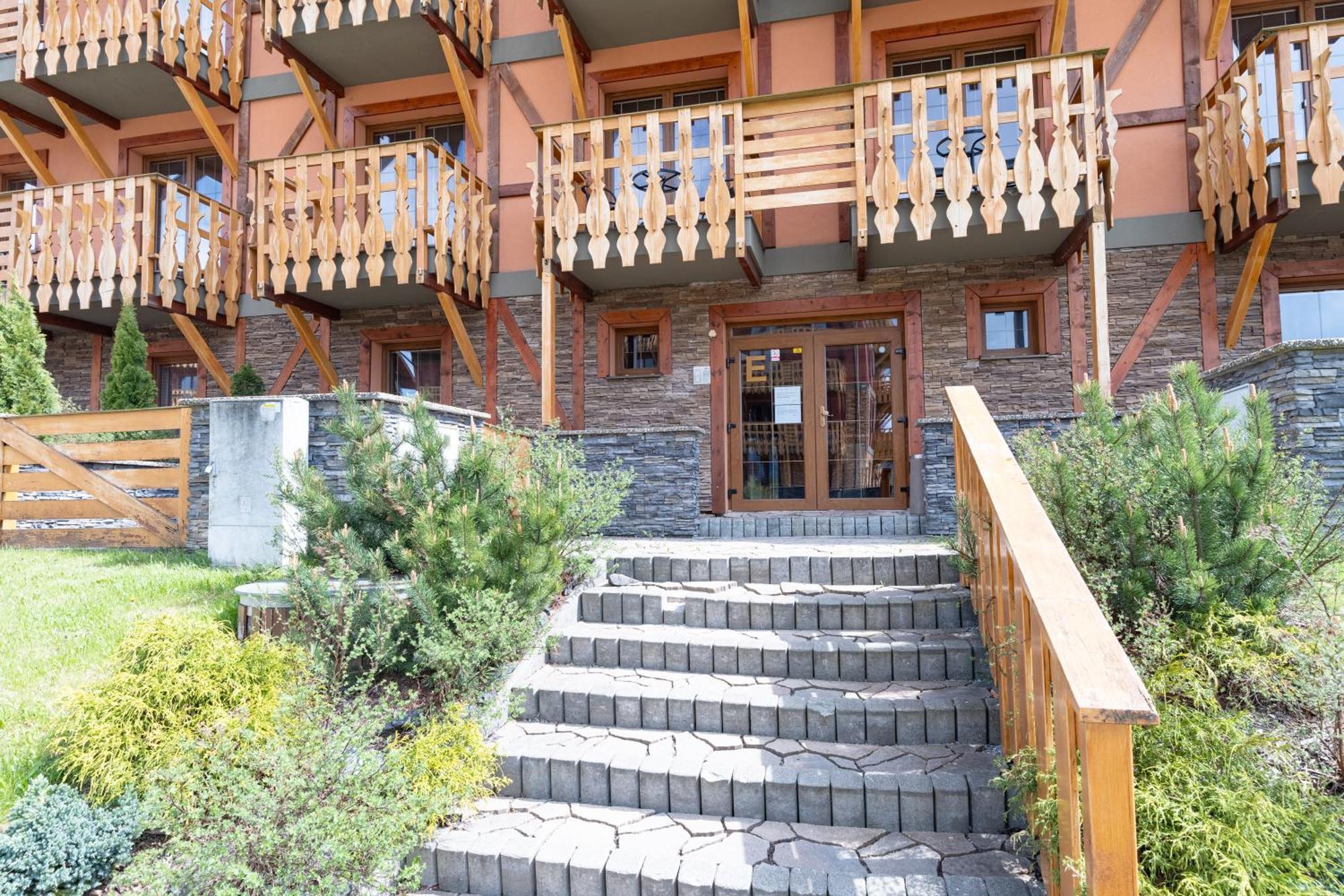 Family & Friends Apartment Велка Ломница Екстериор снимка
