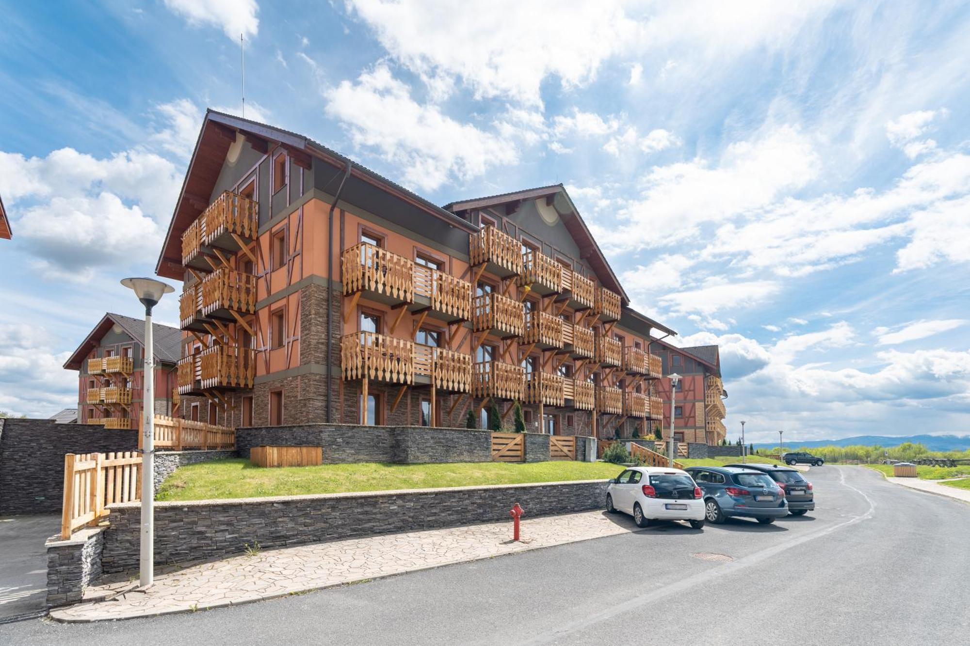 Family & Friends Apartment Велка Ломница Екстериор снимка