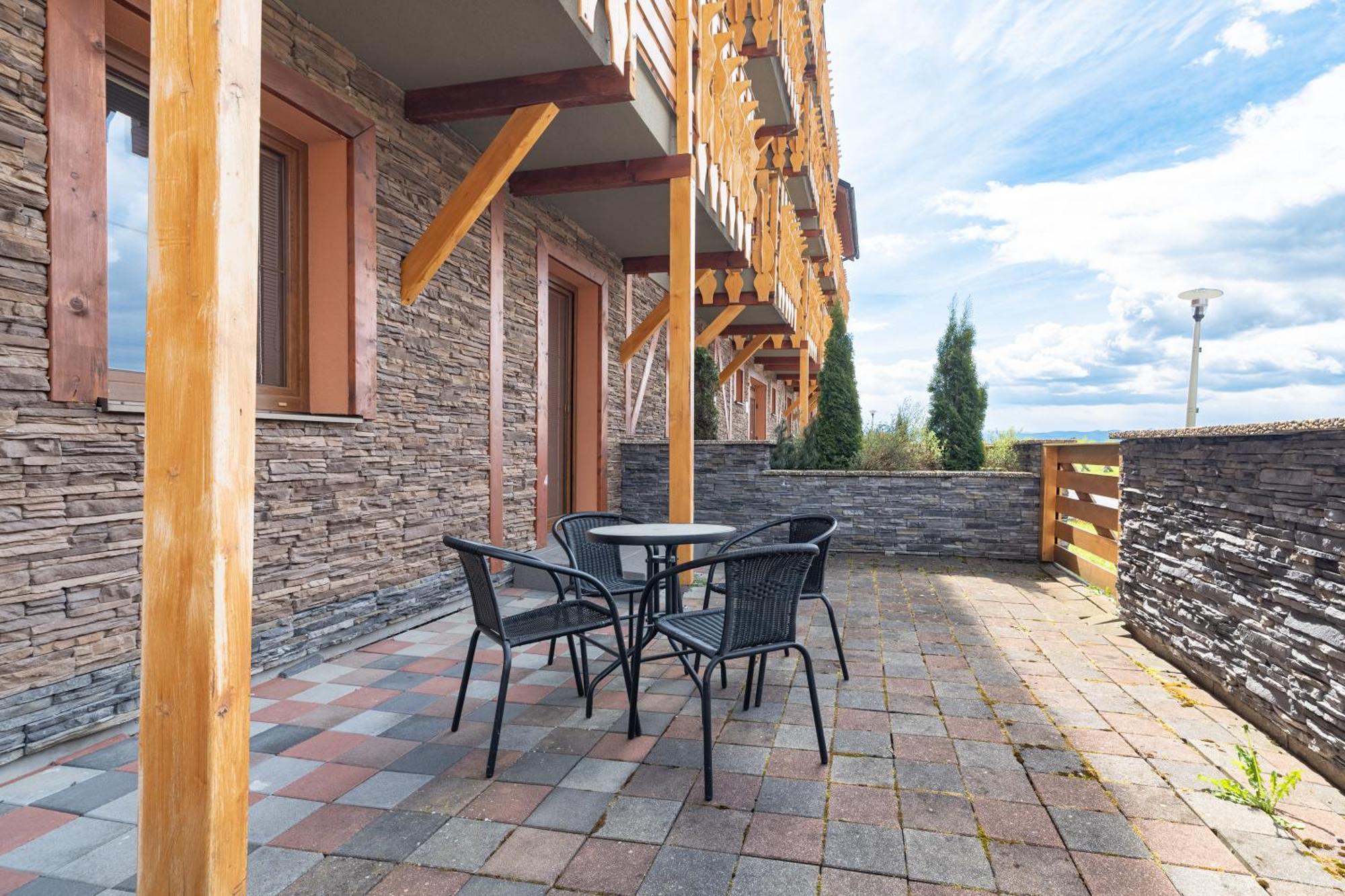 Family & Friends Apartment Велка Ломница Екстериор снимка